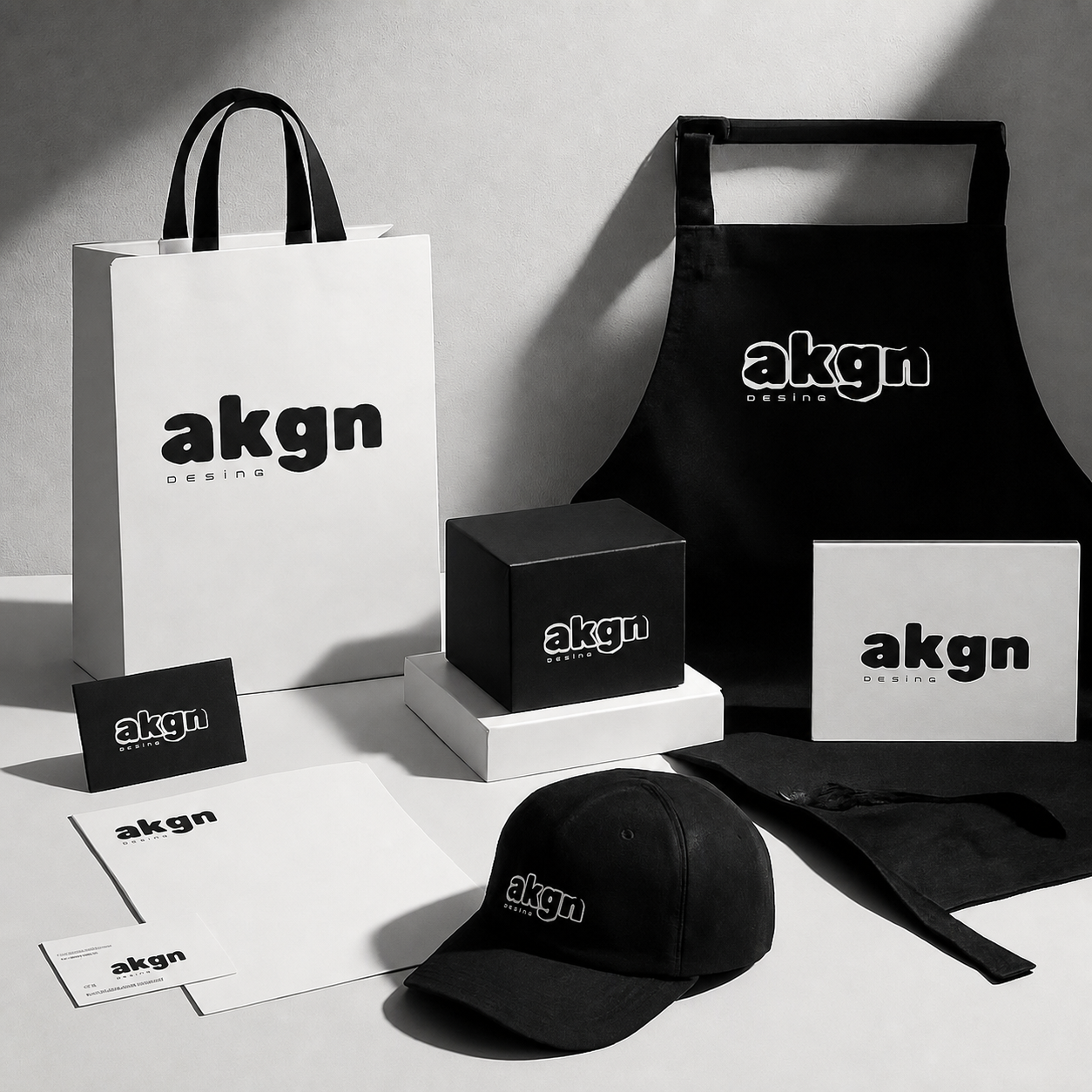 Şapka, çanta, önlük ve baskı ürünlerinde AKGN Desing logosu